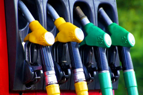 Росстандарт опубликовал список из 157 заправок с некачественным топливом